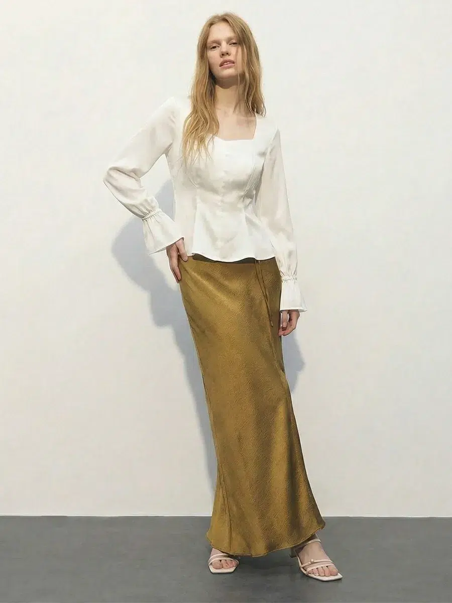 Camicetta da donna autunnale a maniche lunghe con scollo