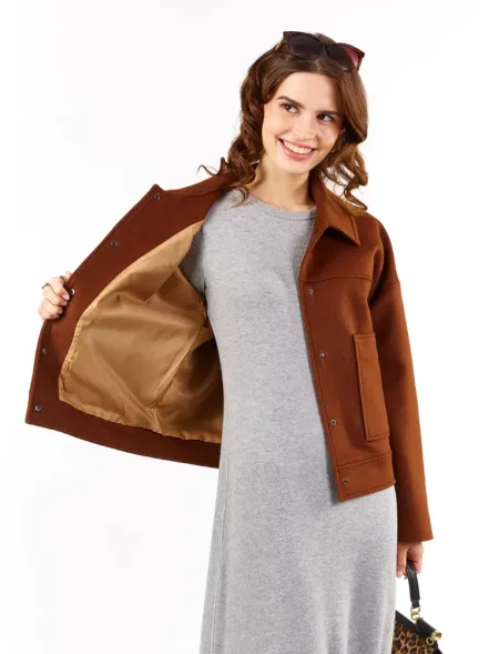 ニエンタスタイルのブラウンショートウールジャケット（レディース